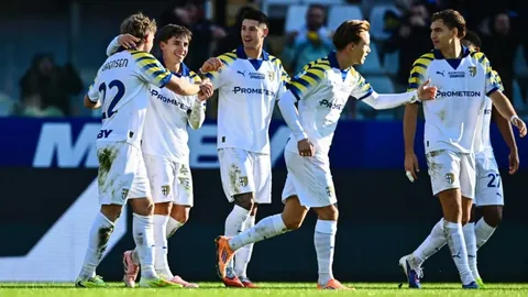 “国足主场关键战，缺阵双将，谁将挺身而出？”